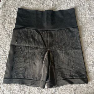 Lululemon Biker Shorts Sz 4